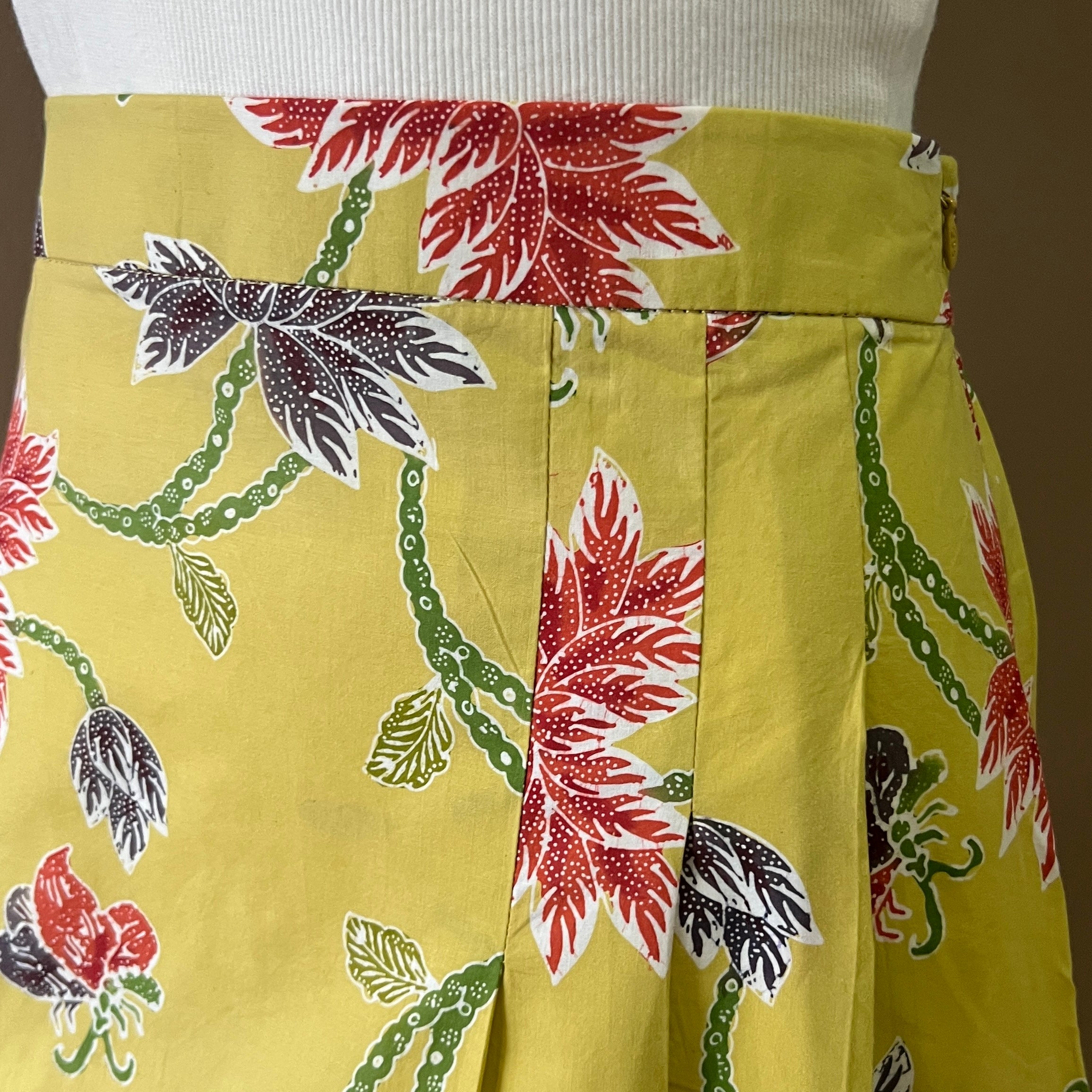 Side Pleated Skirt - L