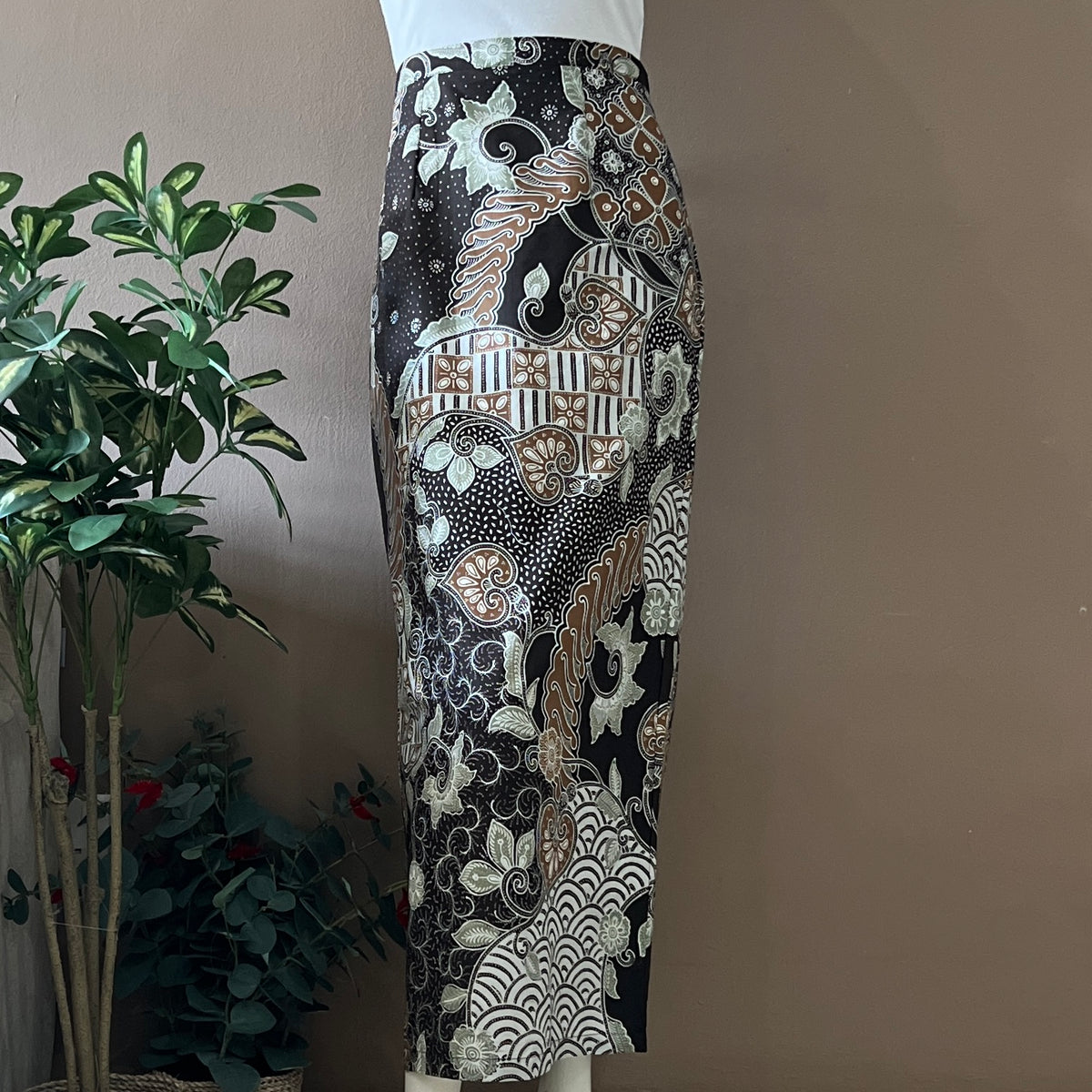 Modern Sarong Skirt - L