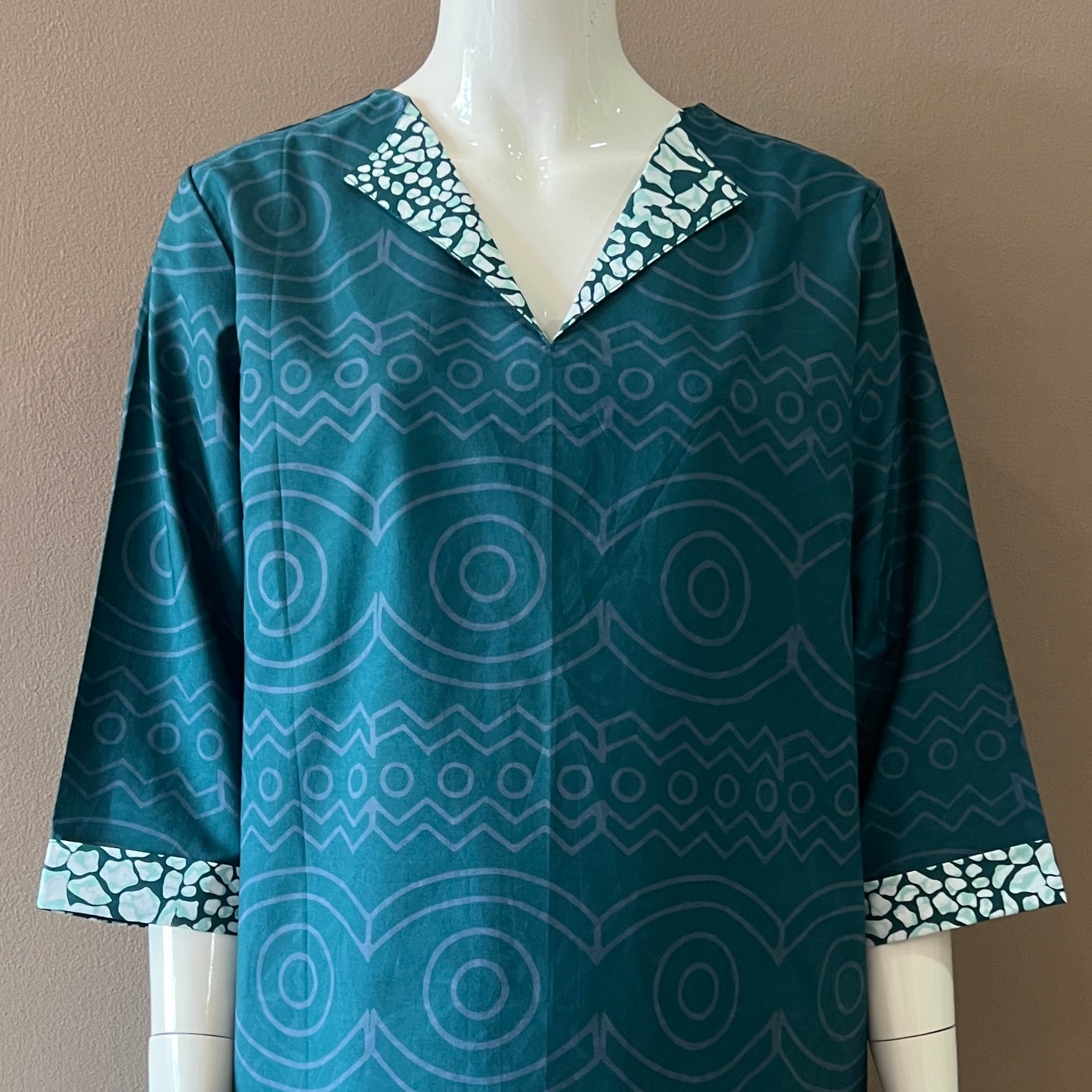 V Neck dress w/ collar - XL