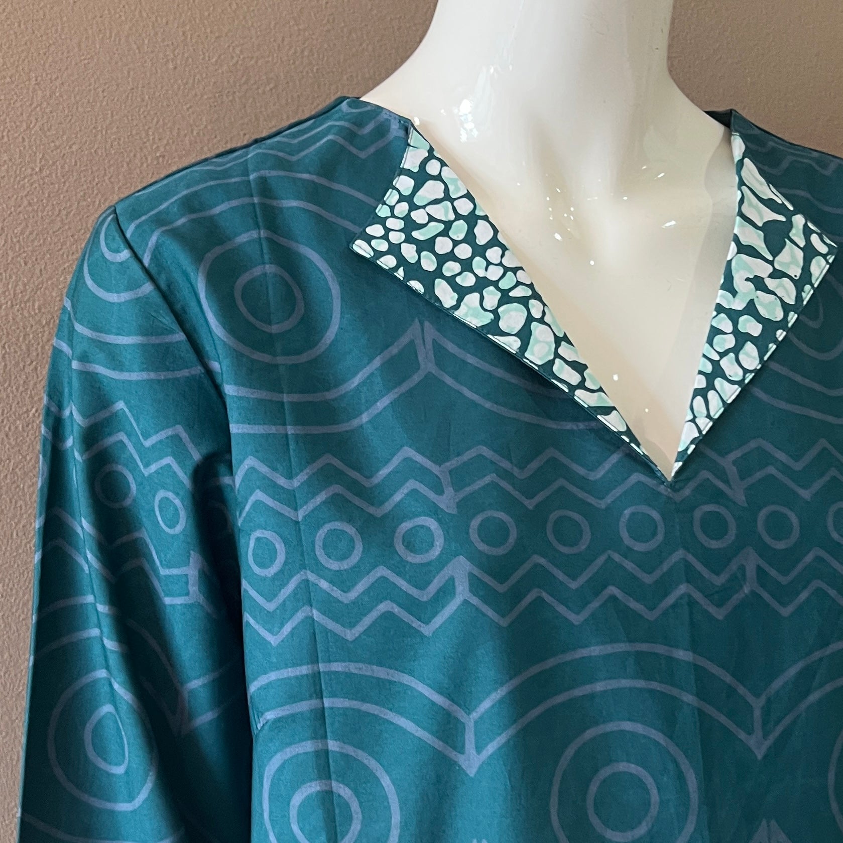 V Neck dress w/ collar - XL