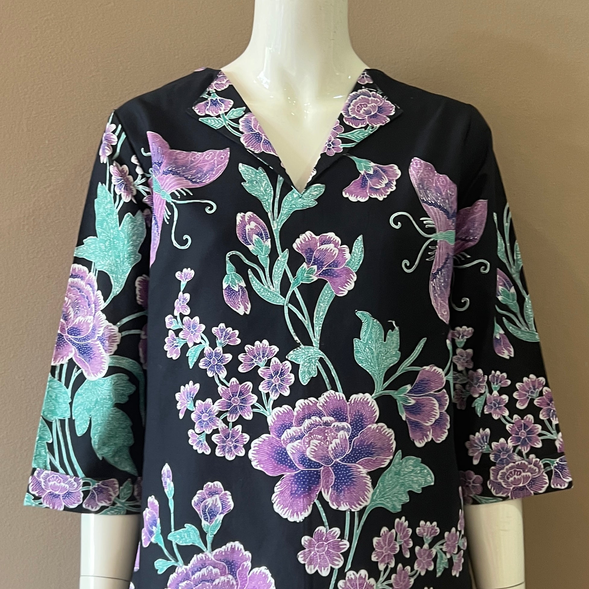 V Neck dress w/ collar - L