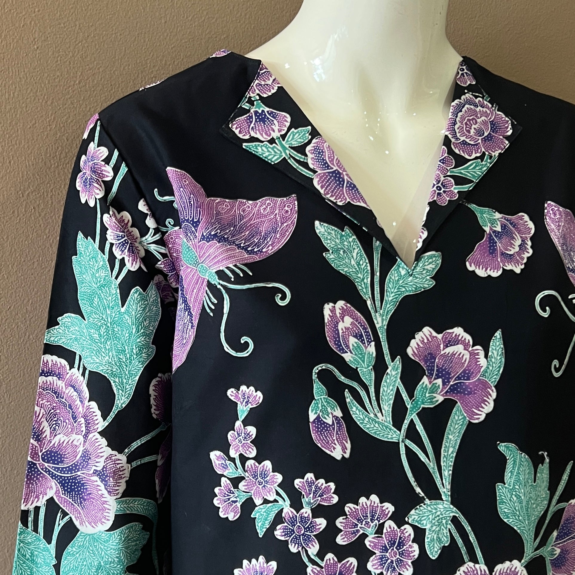V Neck dress w/ collar - L