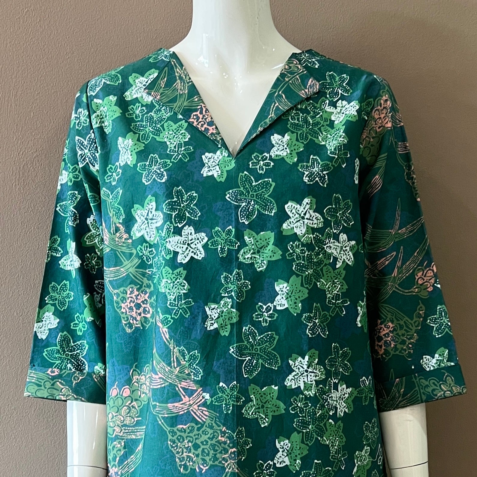 V Neck dress w/ collar - L