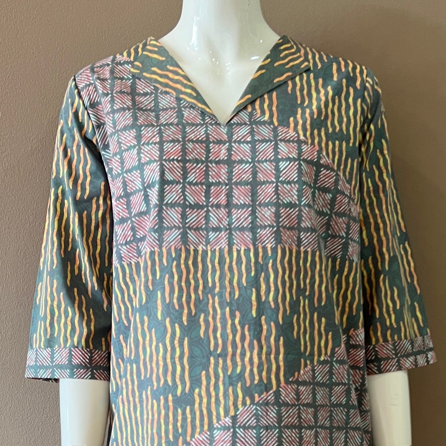 V Neck dress w/ collar - M