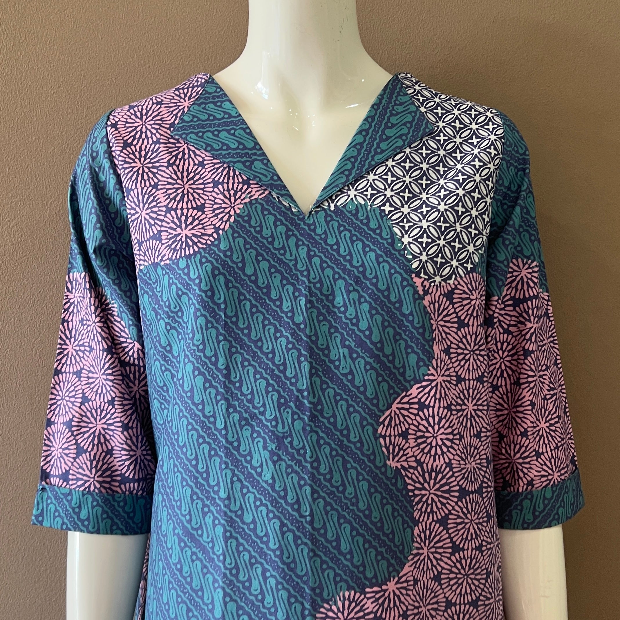 V Neck dress w/ collar - S