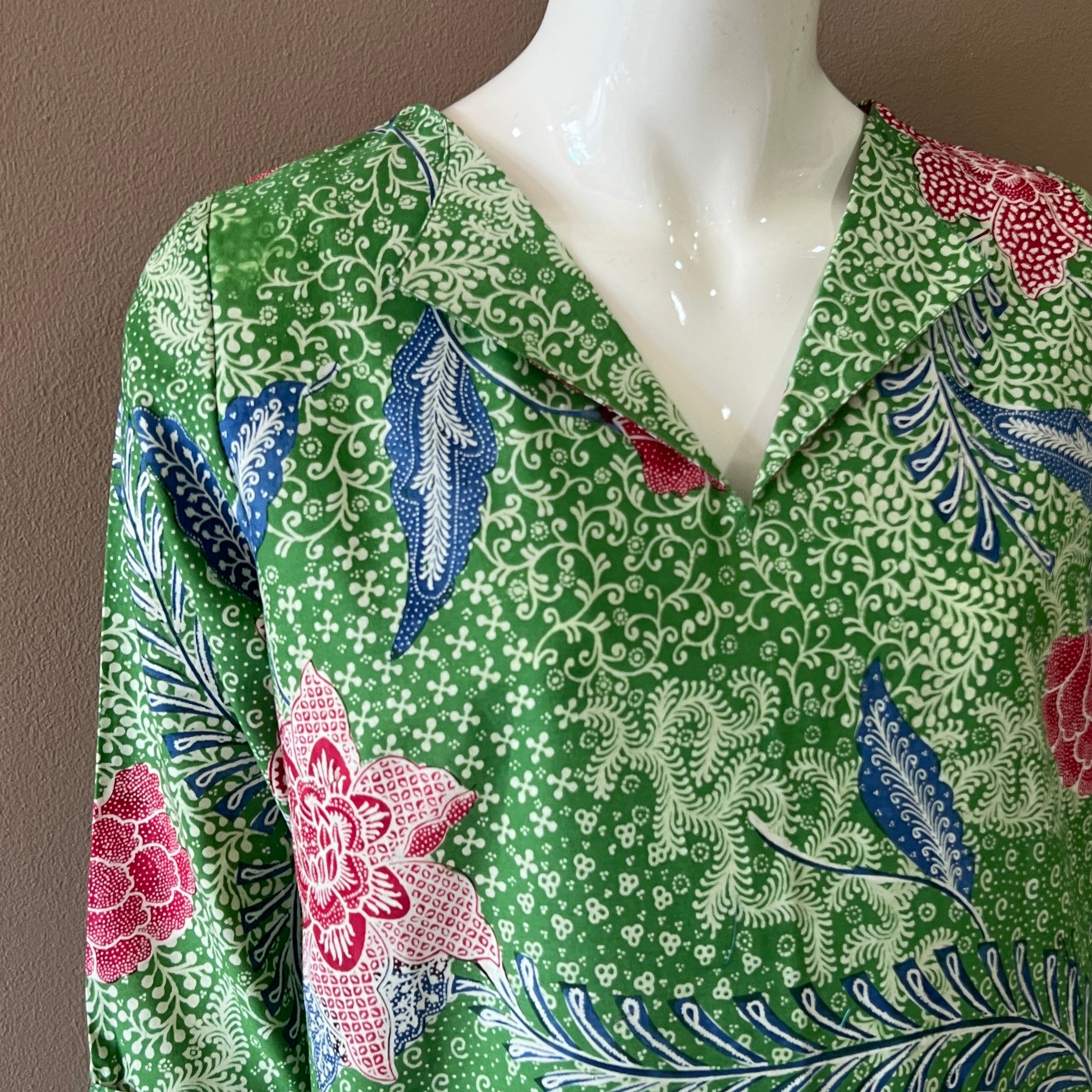 V Neck dress w/ collar - S