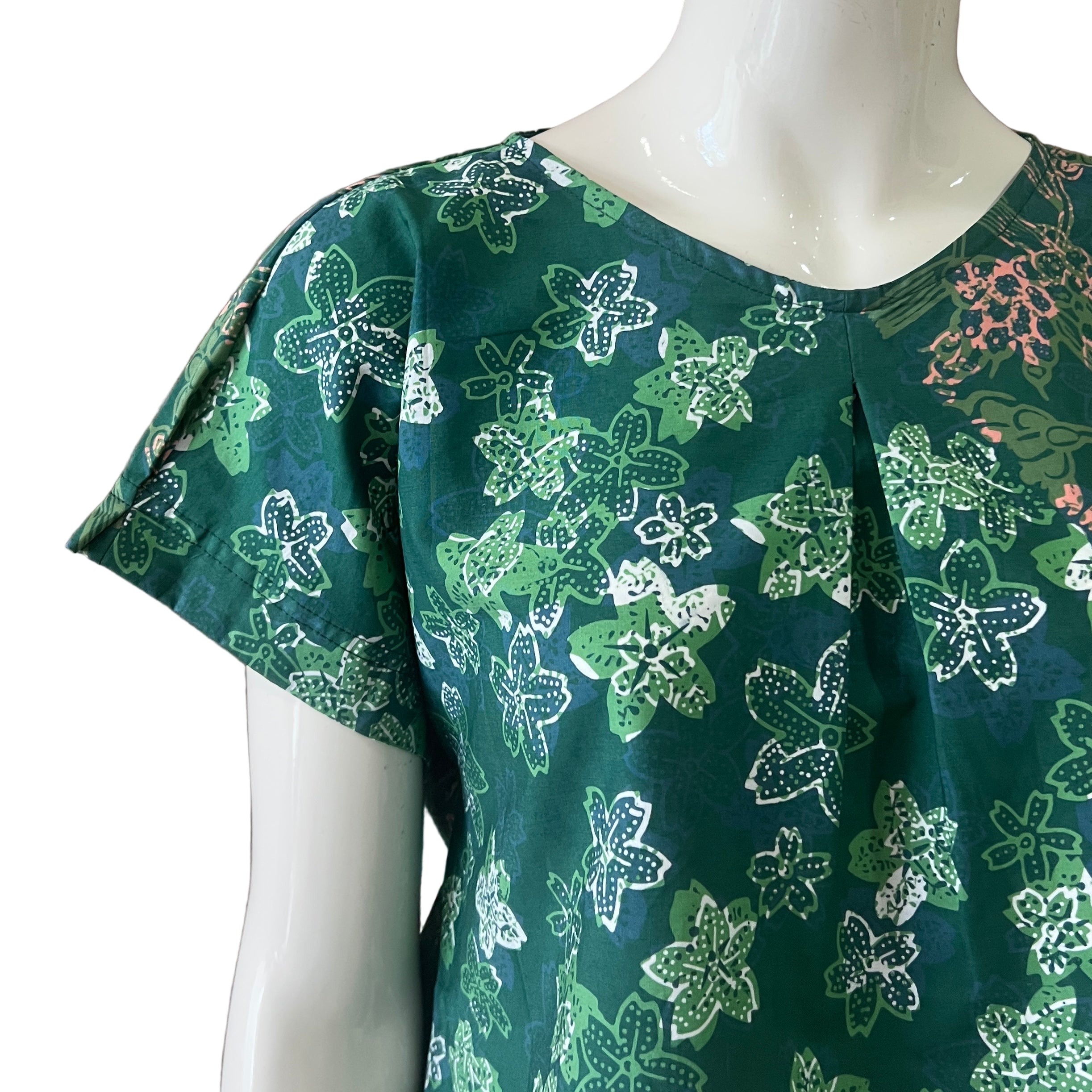 V Neck Tuck Top - M