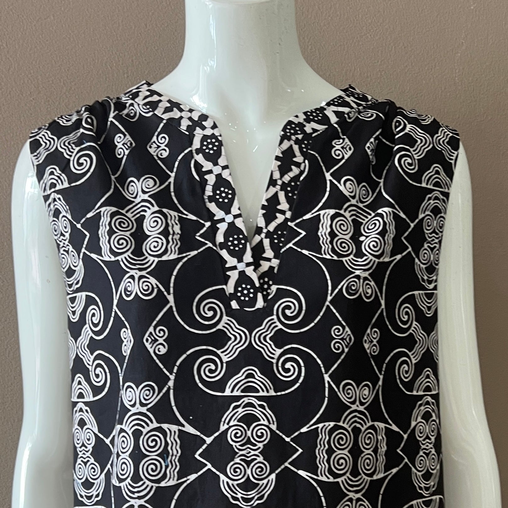 V Neck Classic Maxi Dress - XL