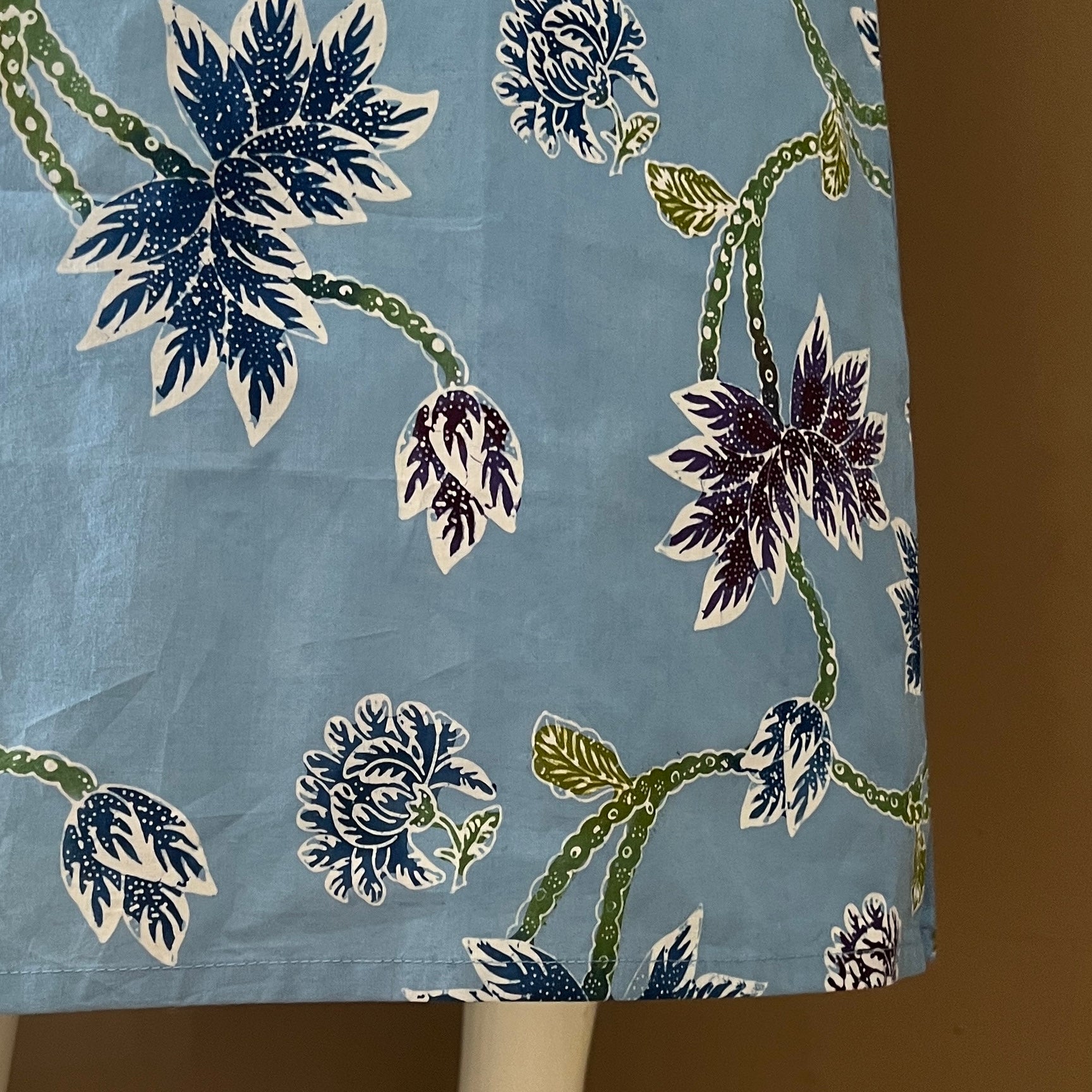 V Neck Classic Maxi Dress - L