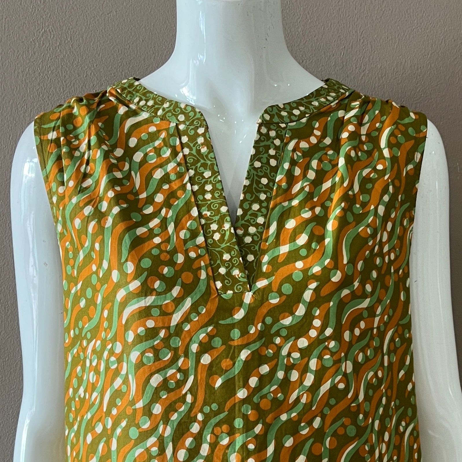 V Neck Classic Maxi Dress - L