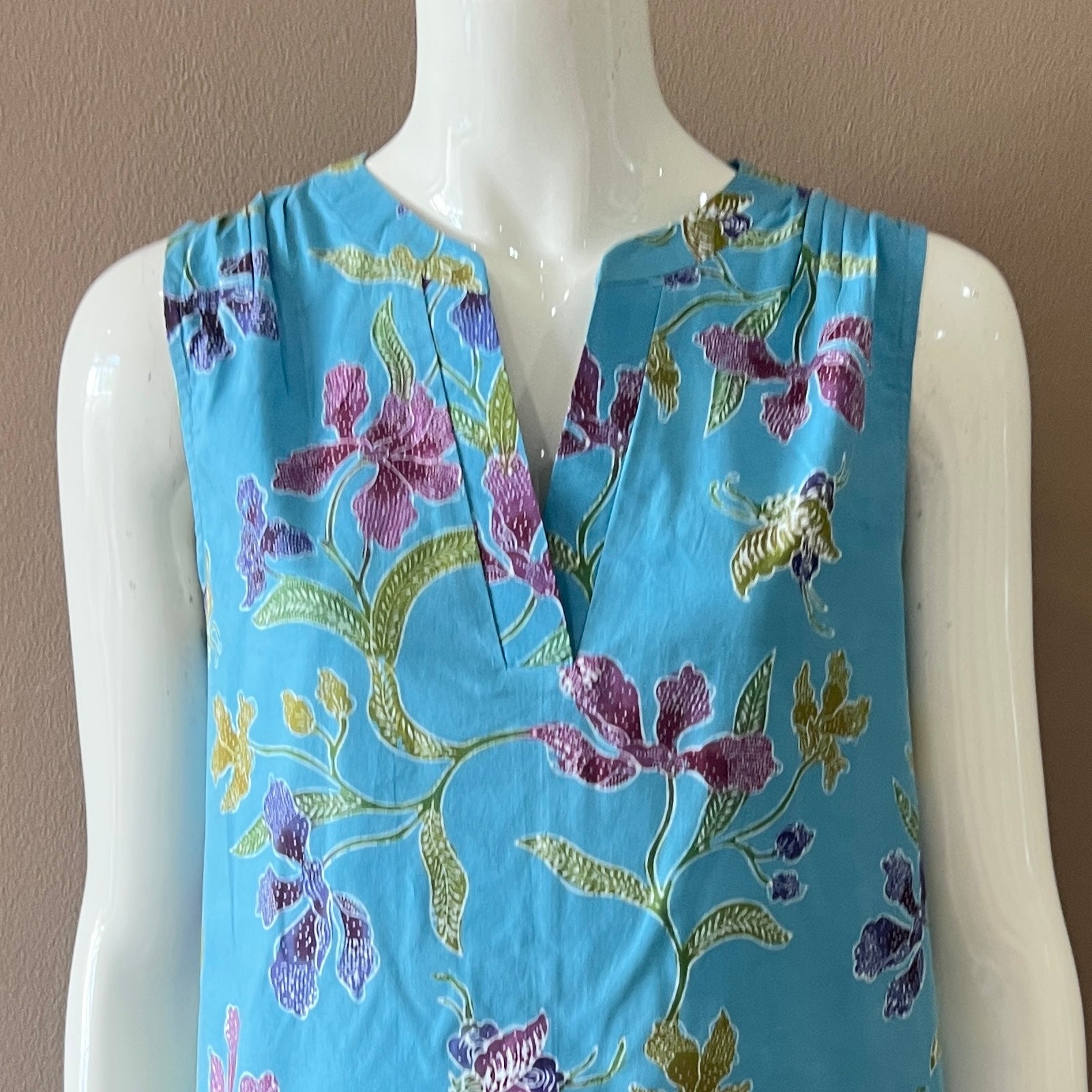 V Neck Classic Maxi Dress - XS