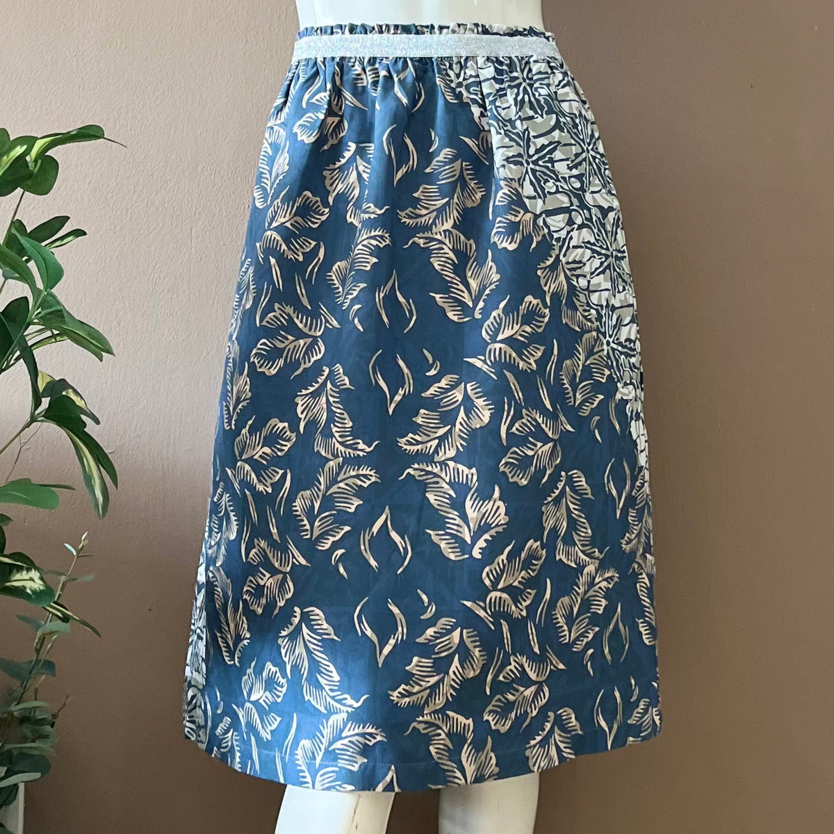 Elastic Waistband Skirt