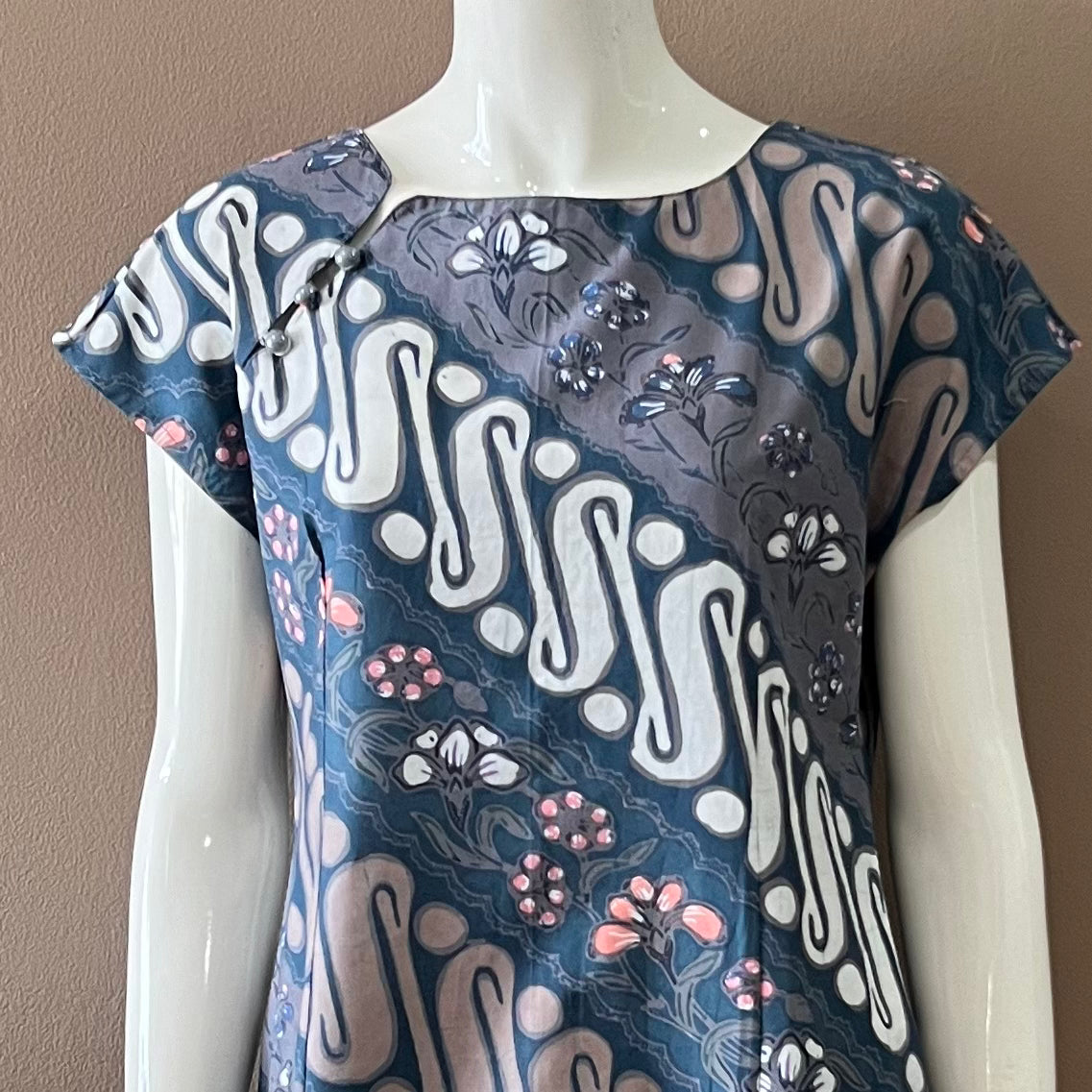 3 Button Slim Fit Dress - S