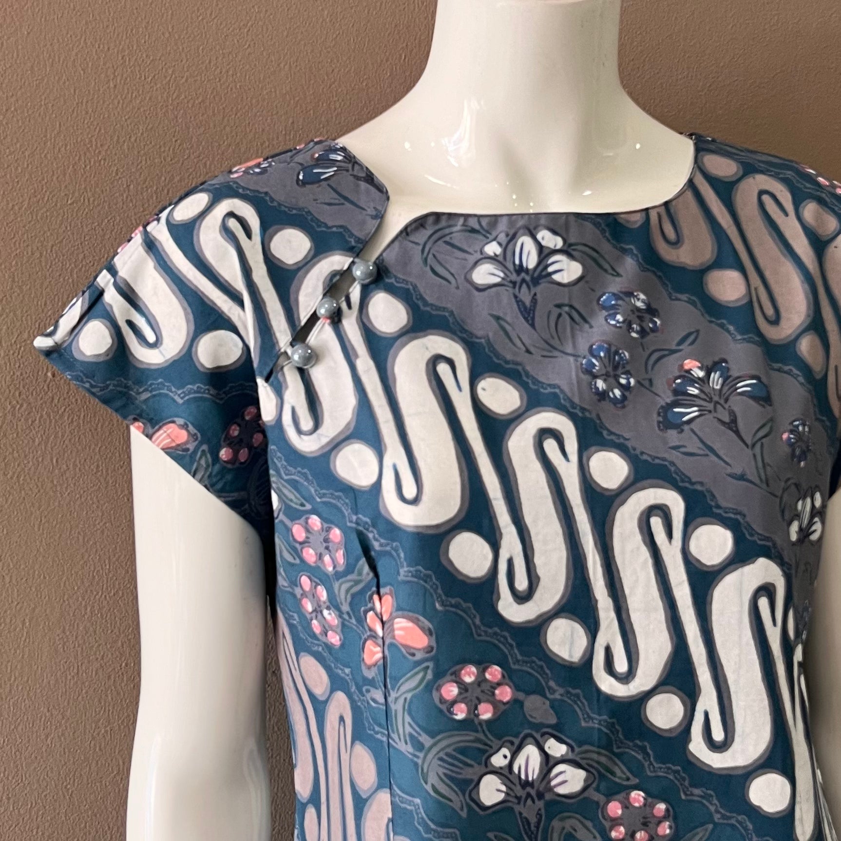 3 Button Slim Fit Dress - S