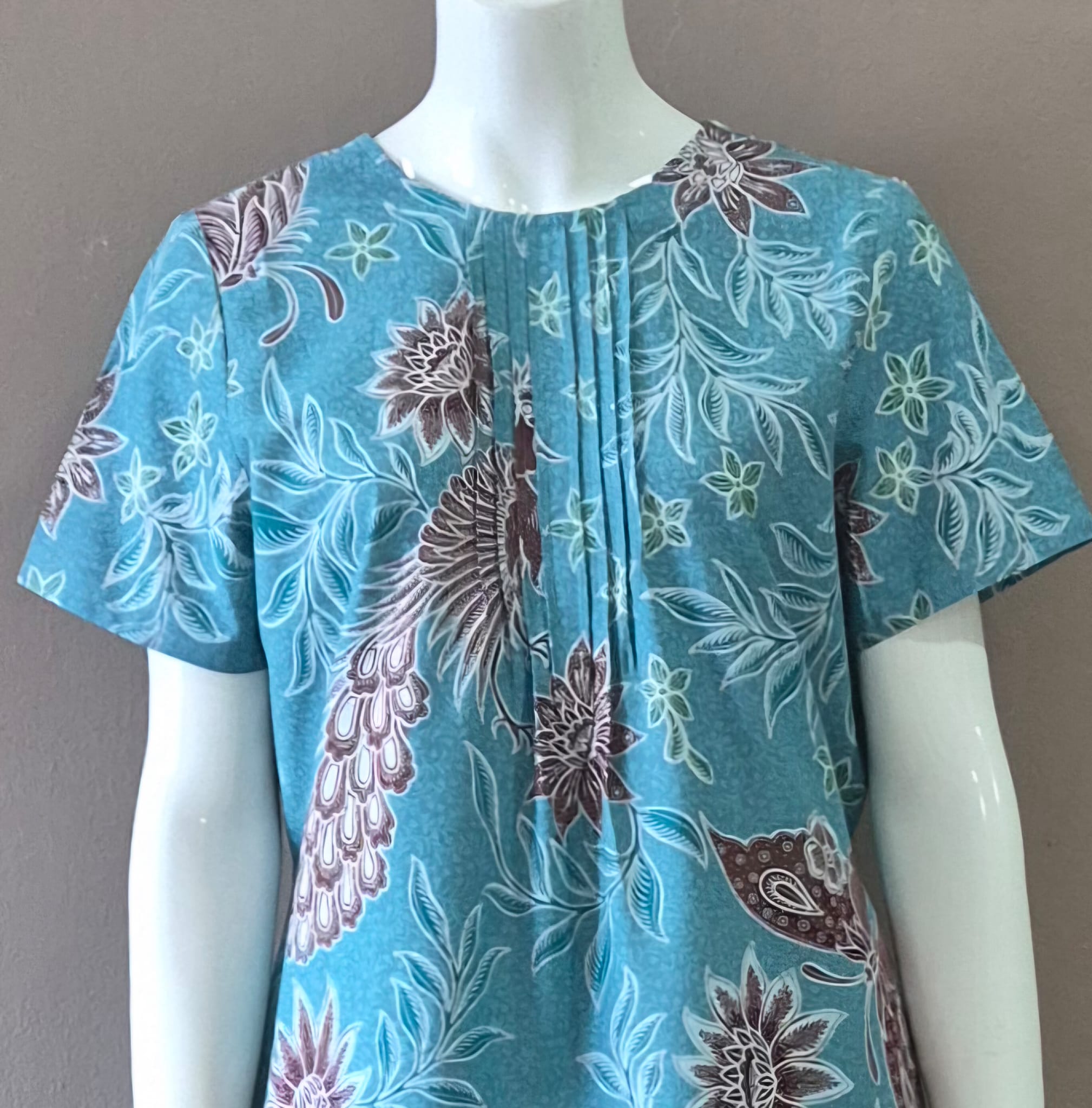Front Pintuck Dress - M