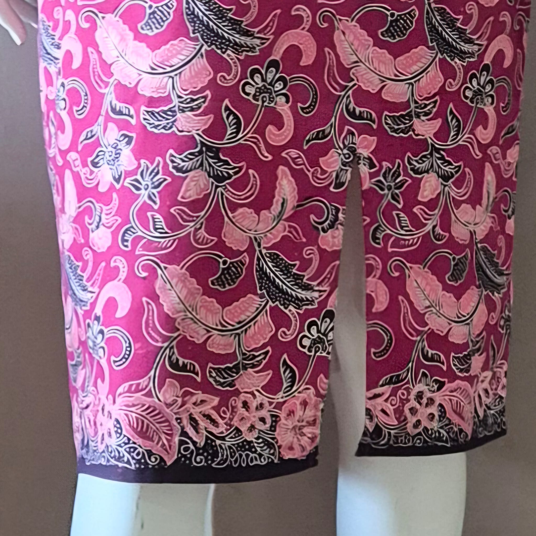 3 Button Round Neck Slim Fit Dress - M