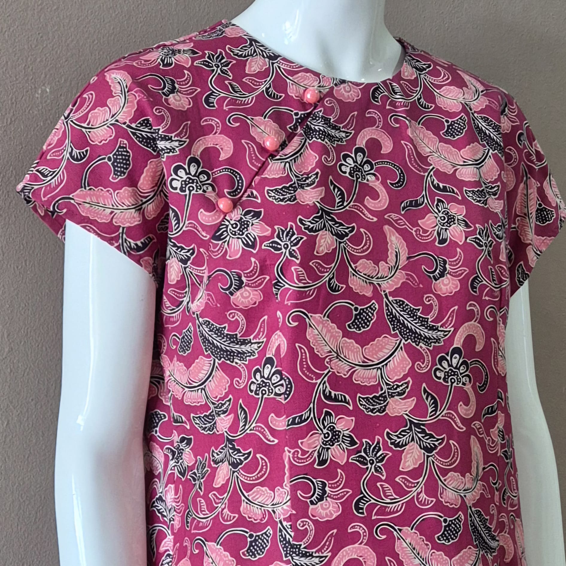 3 Button Round Neck Slim Fit Dress - M