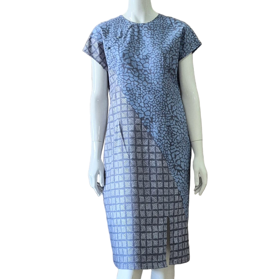 3 Button Round Neck Slim Fit Dress - M