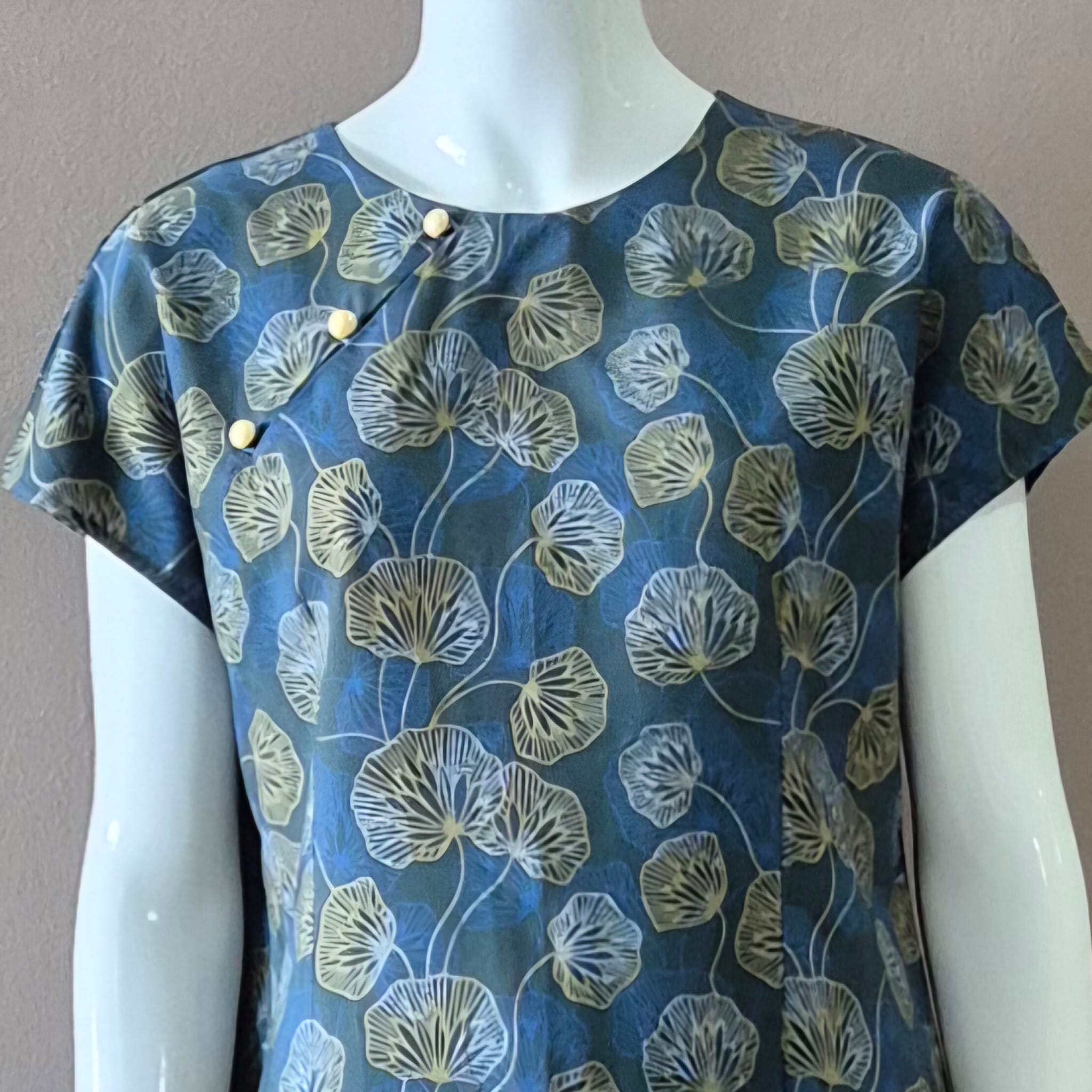 3 Button Round Neck Slim Fit Dress - L