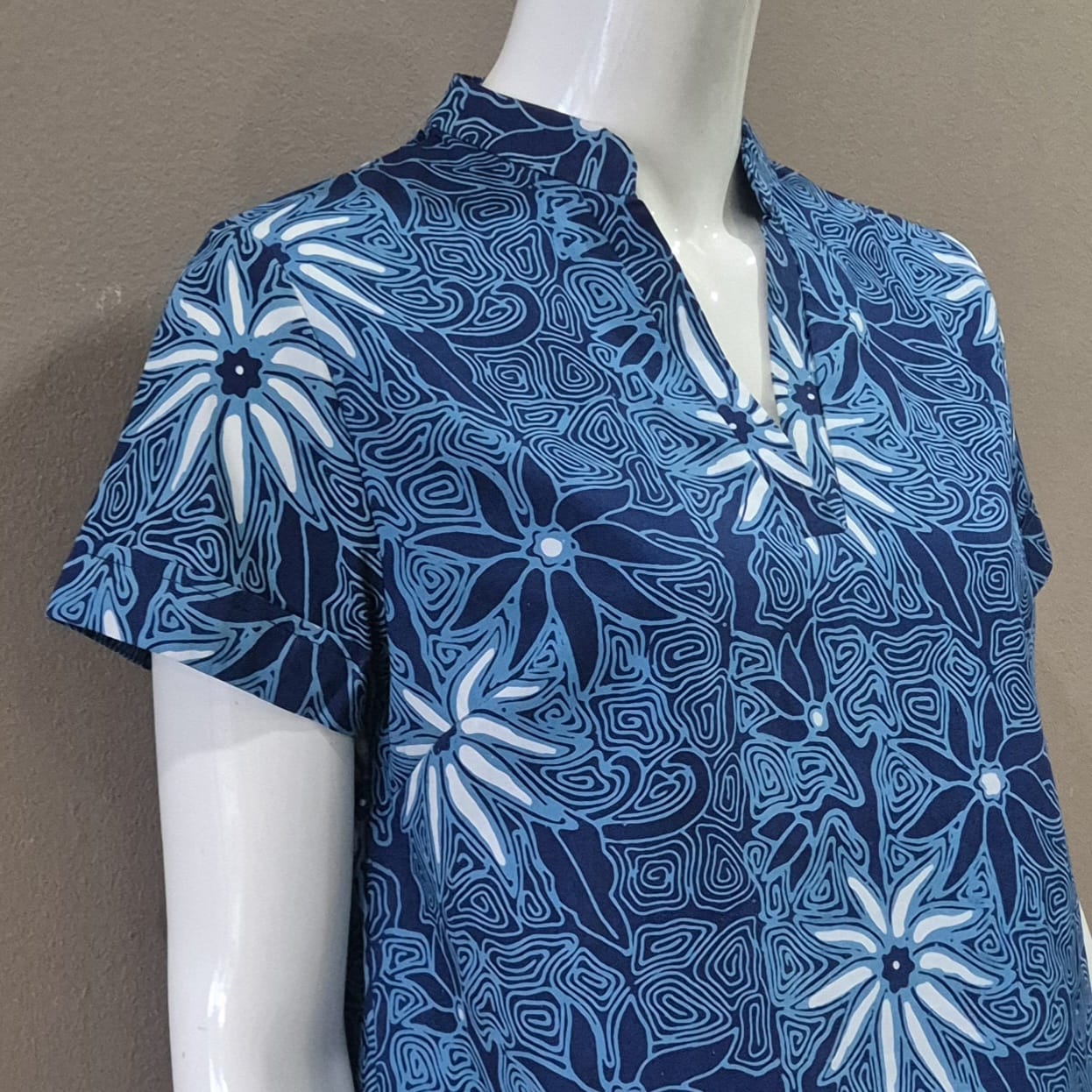 Casual Mandarin Collar Top - XS