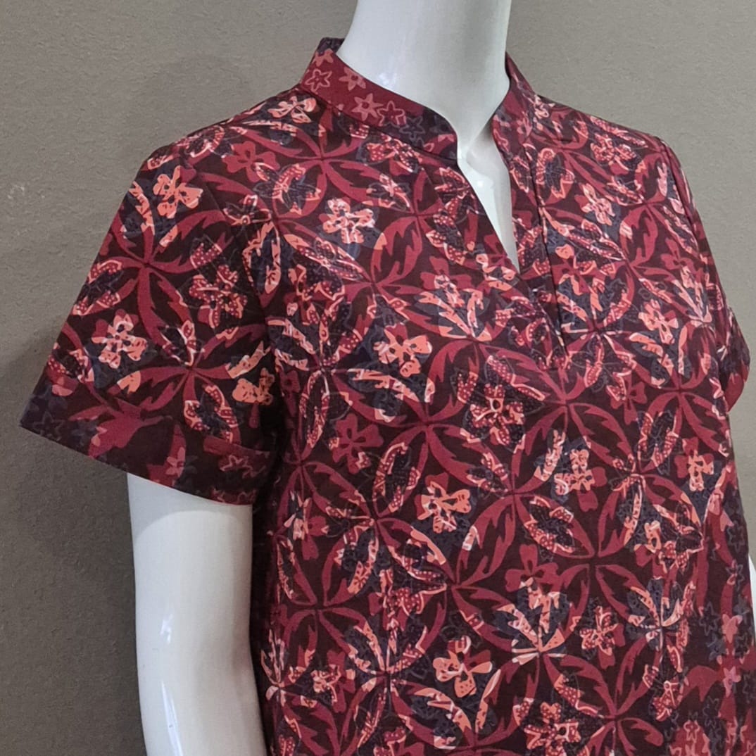 Casual Mandarin Collar Top - M