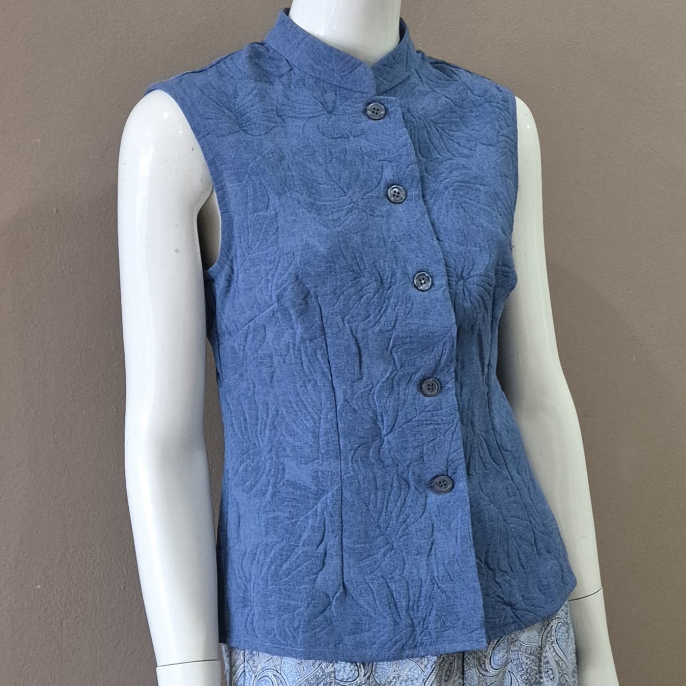JP Mandarin Collar Sleeveless Top