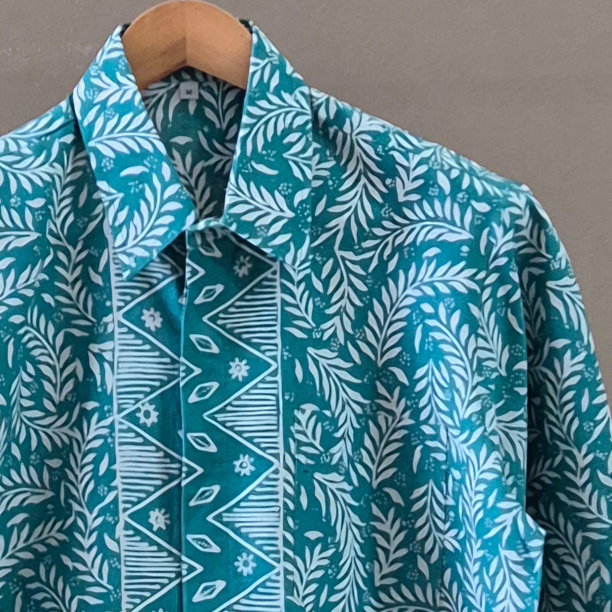 Men's Batik Linen Long Sleeve Shirt - M