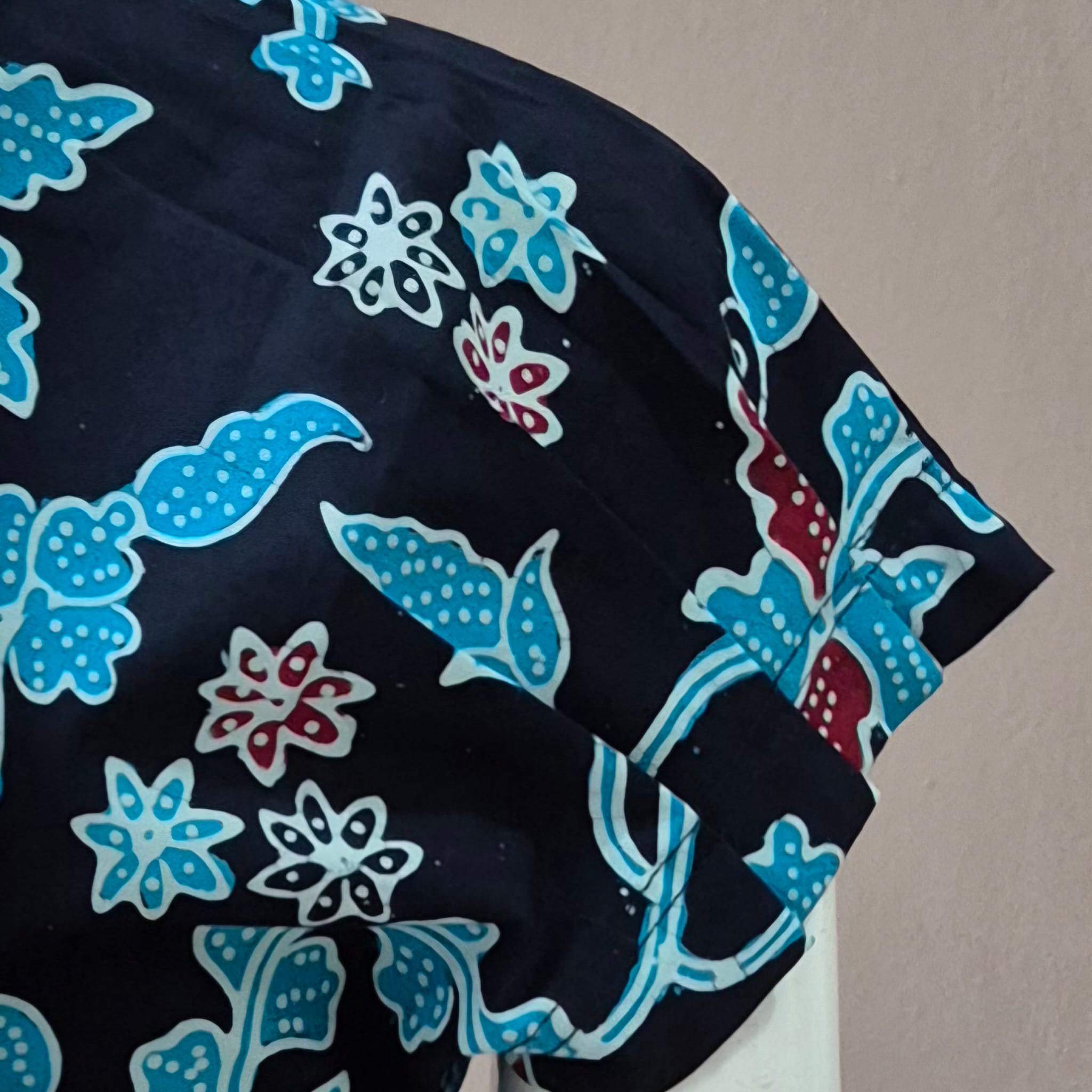 V Neck Tuck Top - XS