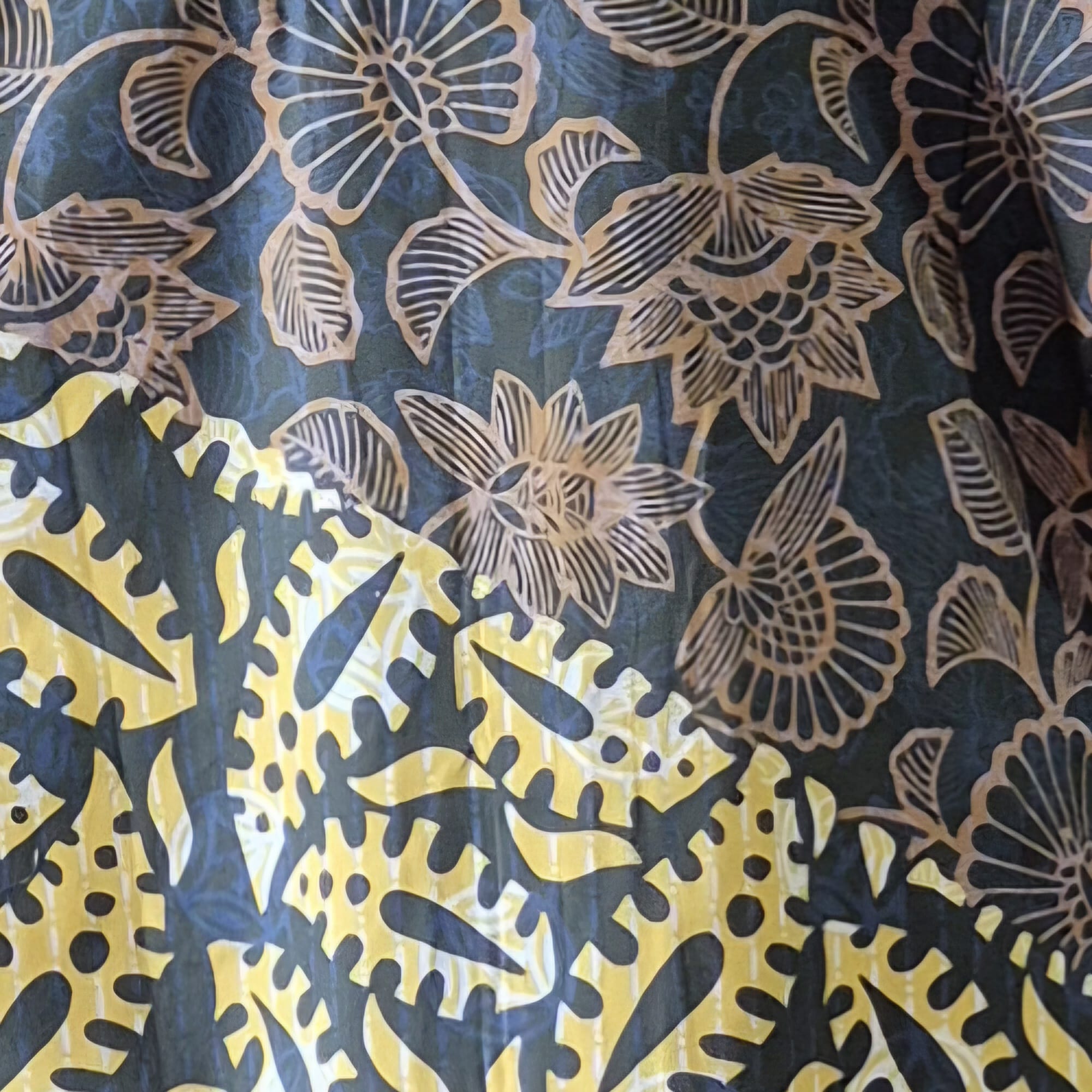 Batik Men's Short Sleeve Shirt - L