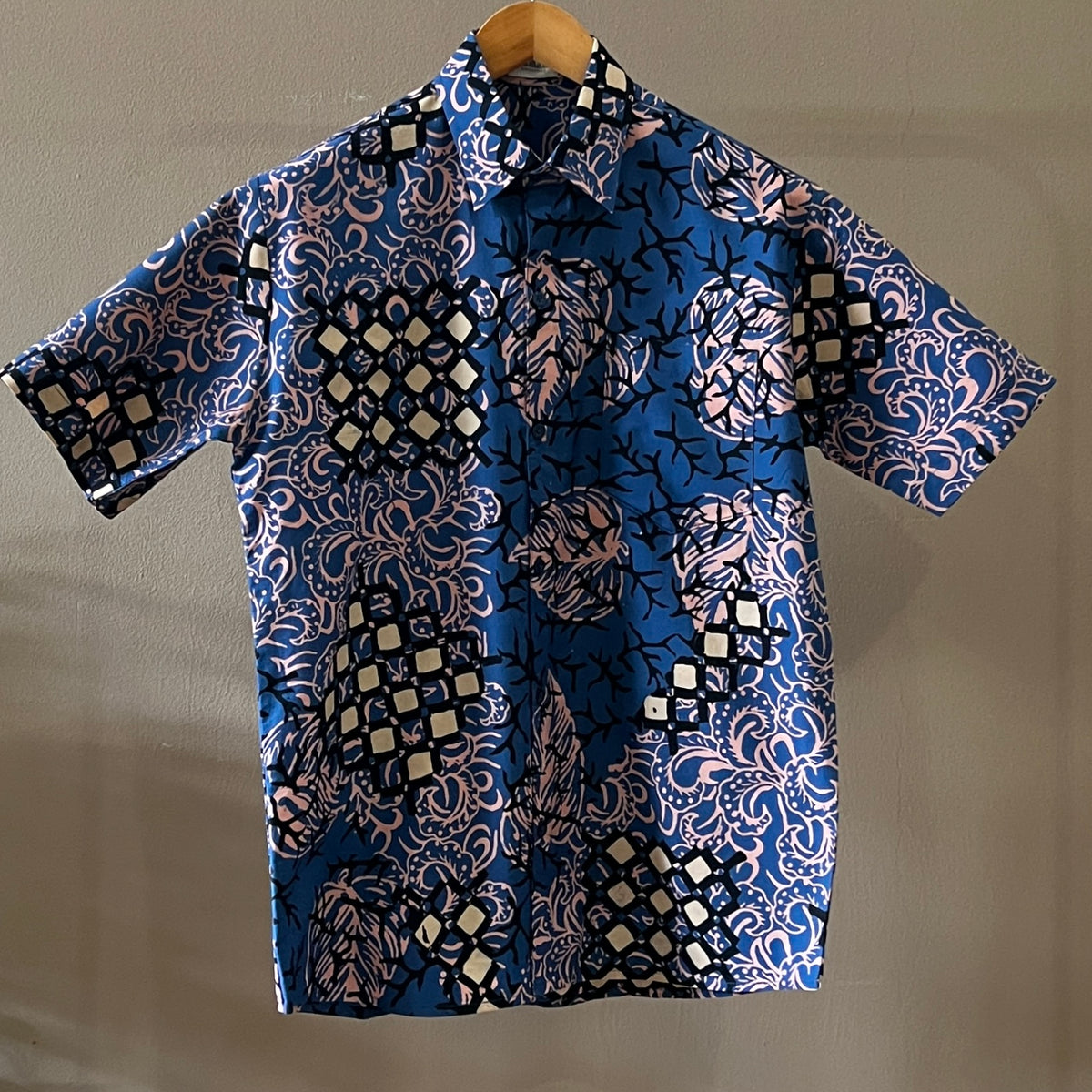 Batik Men's Short Sleeve Shirt - L